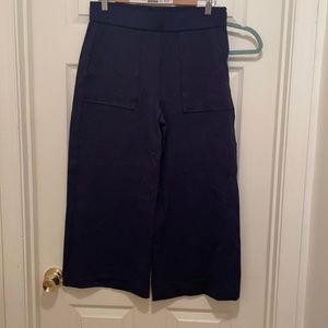 Wide leg Capri pants size Med